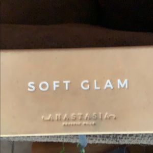 Anastasia Beverly Hills Soft Glam